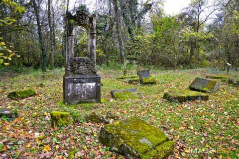 Vestiges du cimetière (Fey-en-Haye)